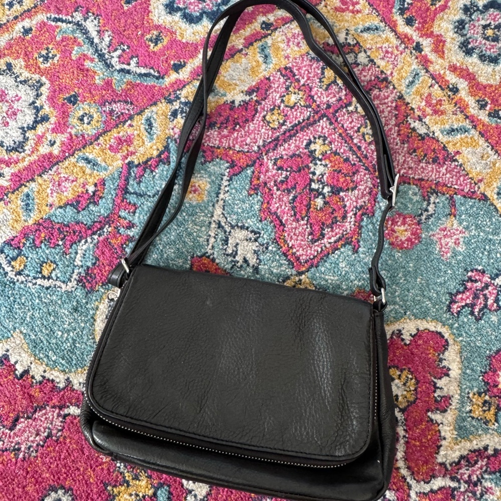 Elegant Black Leather Shoulder Bag